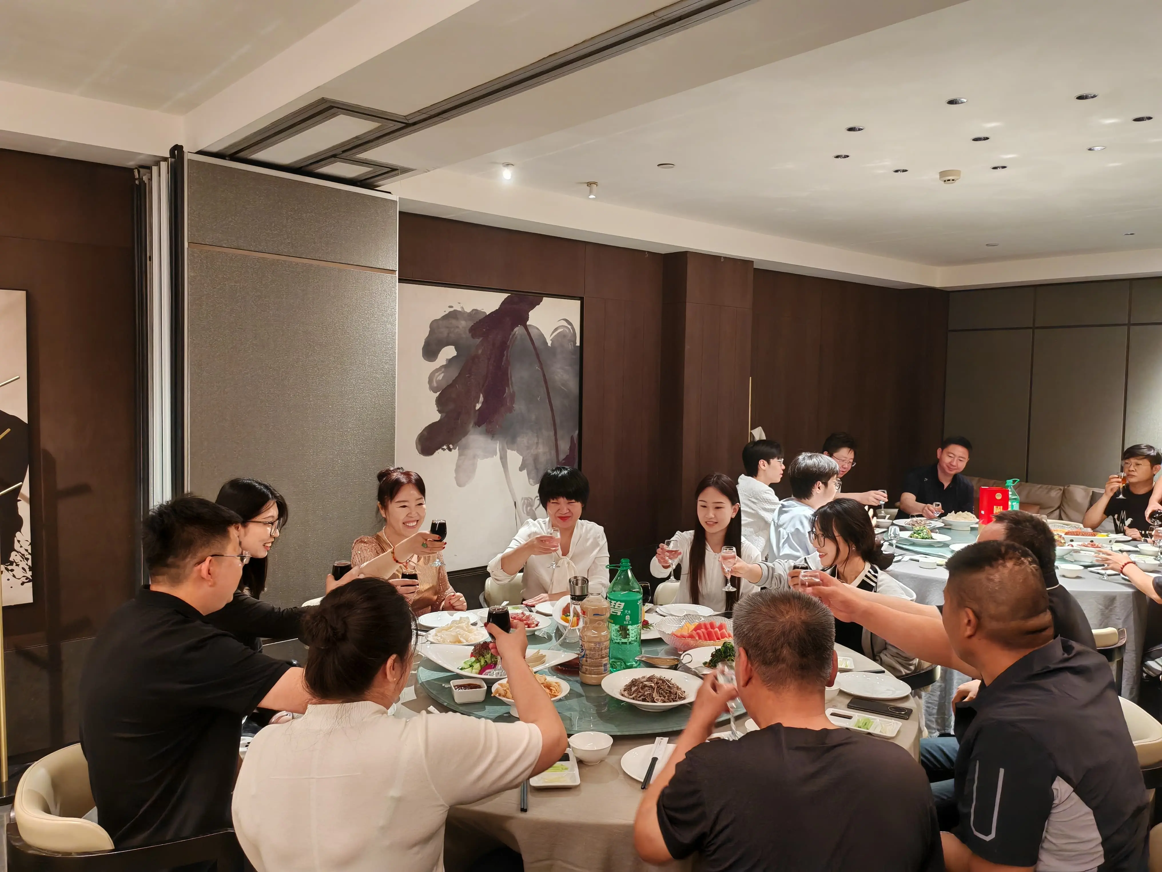 The fragrance of zongzi leaves welcomes the Dragon Boat Festival, and I wish all employees and their families good health and good luck!