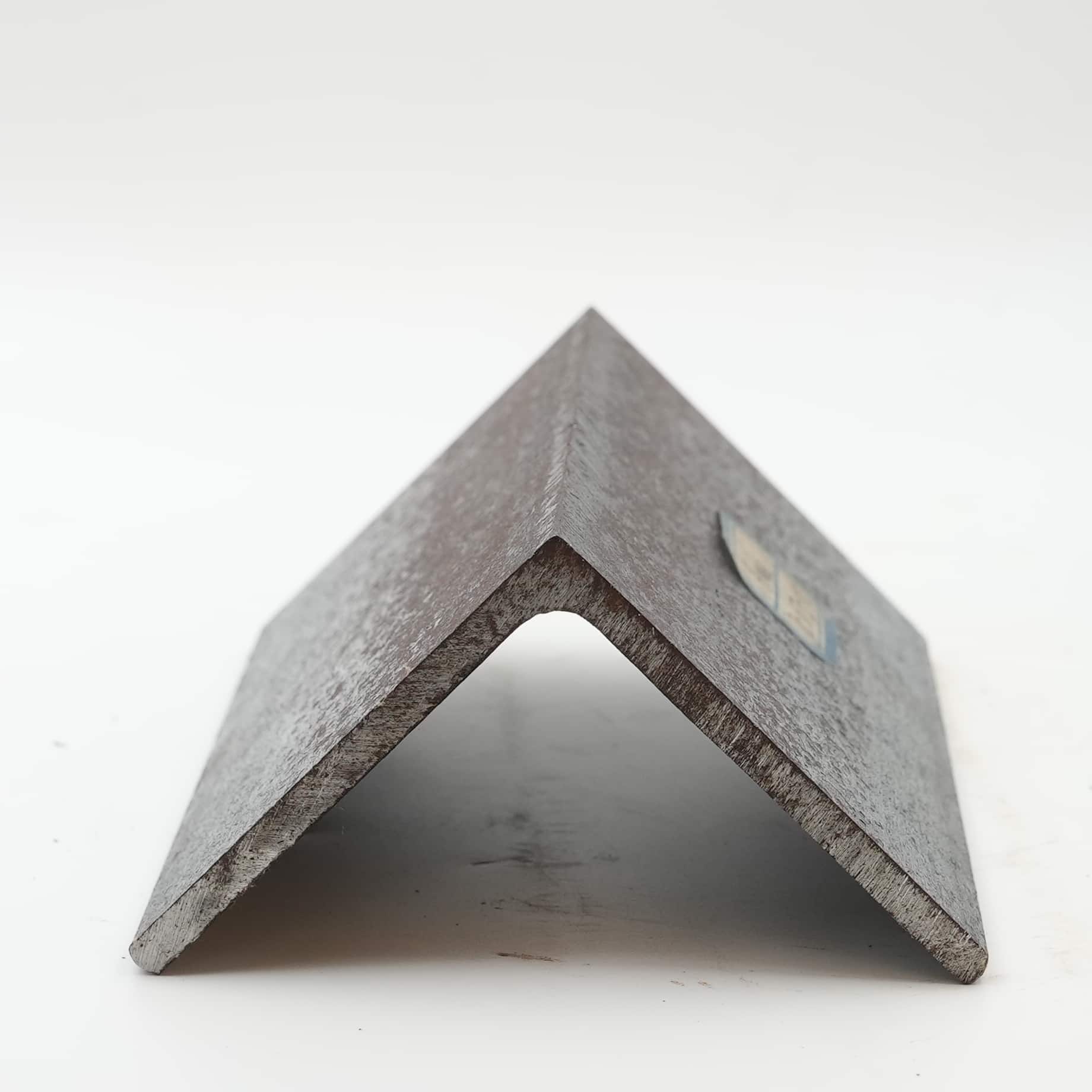 Large Stock Supplier Multiple Sizes Wear-Resistant Q235B Hot Dip Galvanized Angle Steel